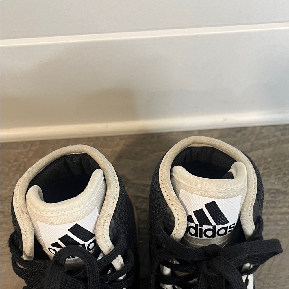 Adidas Tech Fall 2.0 Wrestling Shoes – Youth Size 3, Lightweight Grip - Picture 4 of 8